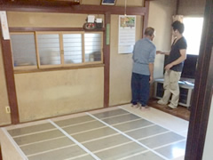 土田様に使用方法説明中